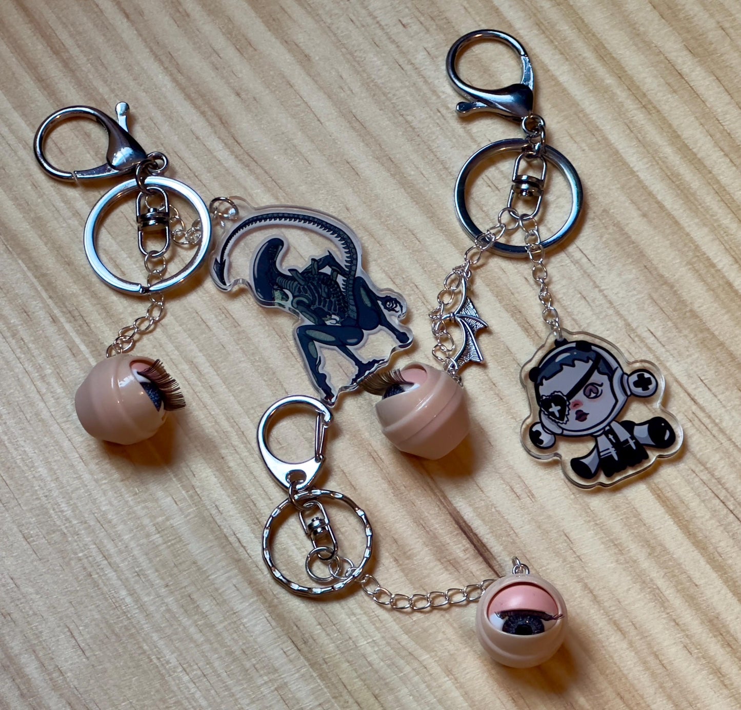 Quirky Eyeball Keychain with Blue Eye and Lashes – Unique Creepy Cute Doll Part Accessory