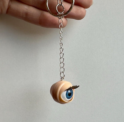 Quirky Eyeball Keychain with Blue Eye and Lashes – Unique Creepy Cute Doll Part Accessory