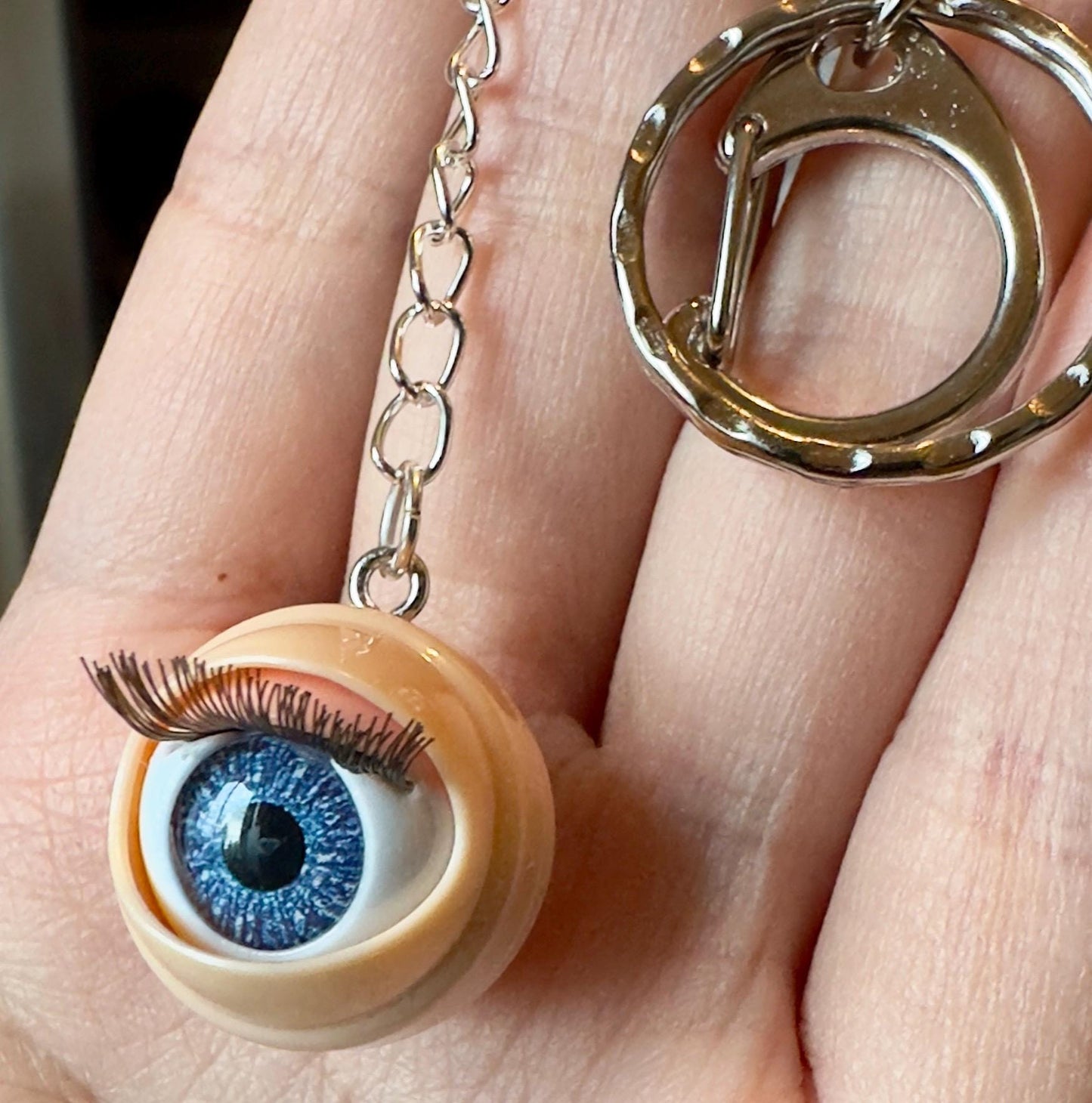 Quirky Eyeball Keychain with Blue Eye and Lashes – Unique Creepy Cute Doll Part Accessory