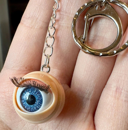 Quirky Eyeball Keychain with Blue Eye and Lashes – Unique Creepy Cute Doll Part Accessory
